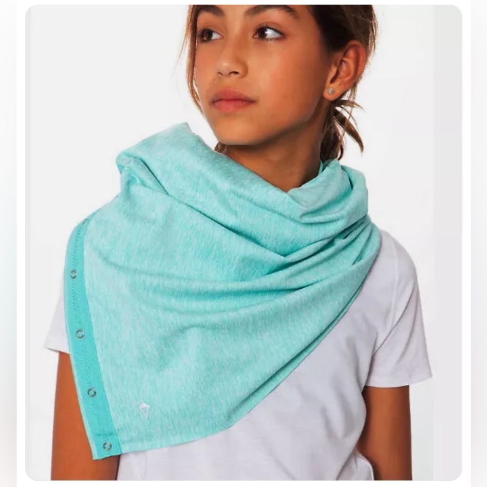 NWT IVIVVA Village Chill Scarf Button Neck Wrap Heather Blue Green Teal